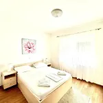 Apartman Apartments By The Sea Sukosan, Zadar - 5819 *